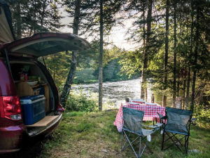 Camping sauvage avec van aménagé à louer