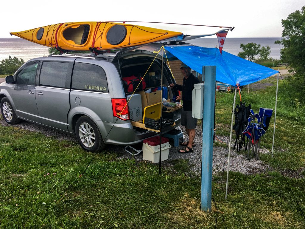 The minivan with the kayaks on it