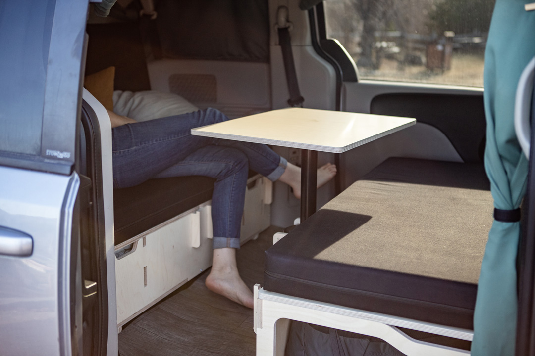 Kit de conversion pour minivan avec salon amovible - Vanpackers ©Remy Ogez