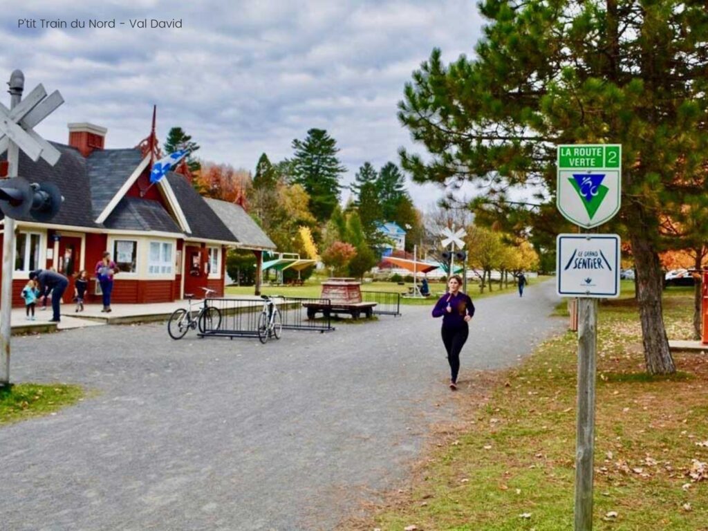 le trail du P'tit train du nord dans la ville de val David