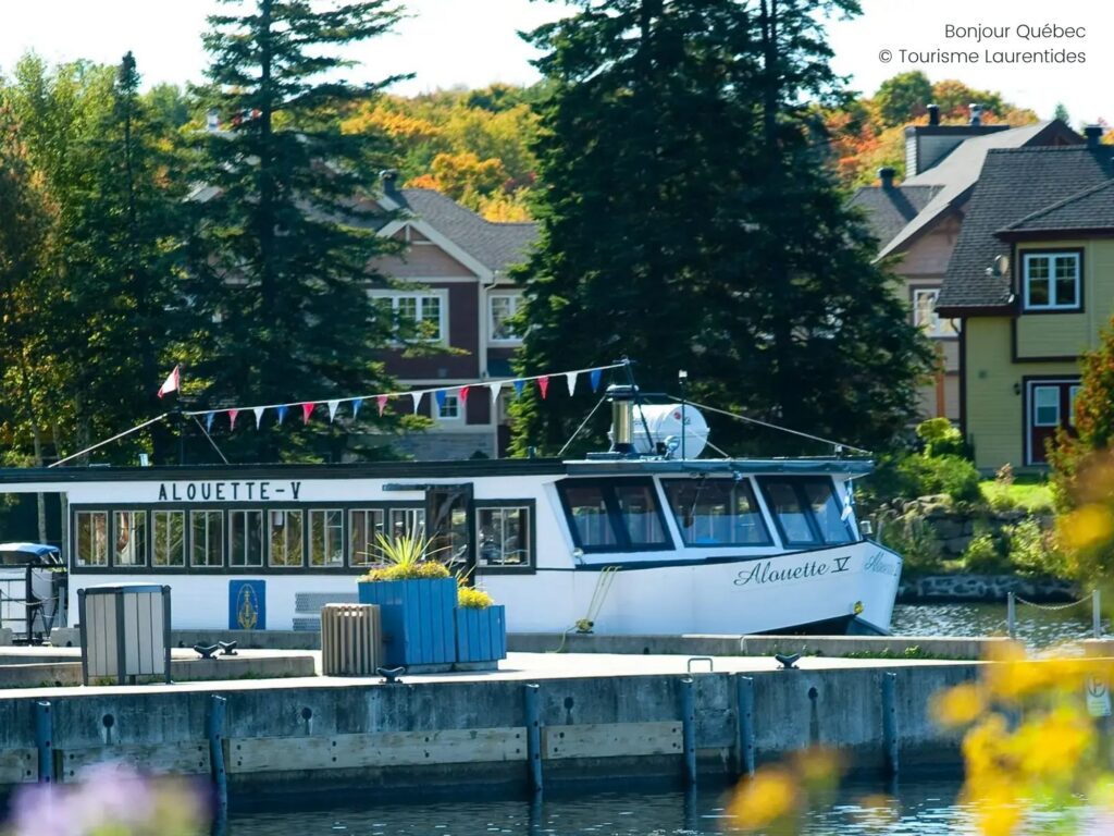 bateau dans le ville de Sainte Agathe des monts 