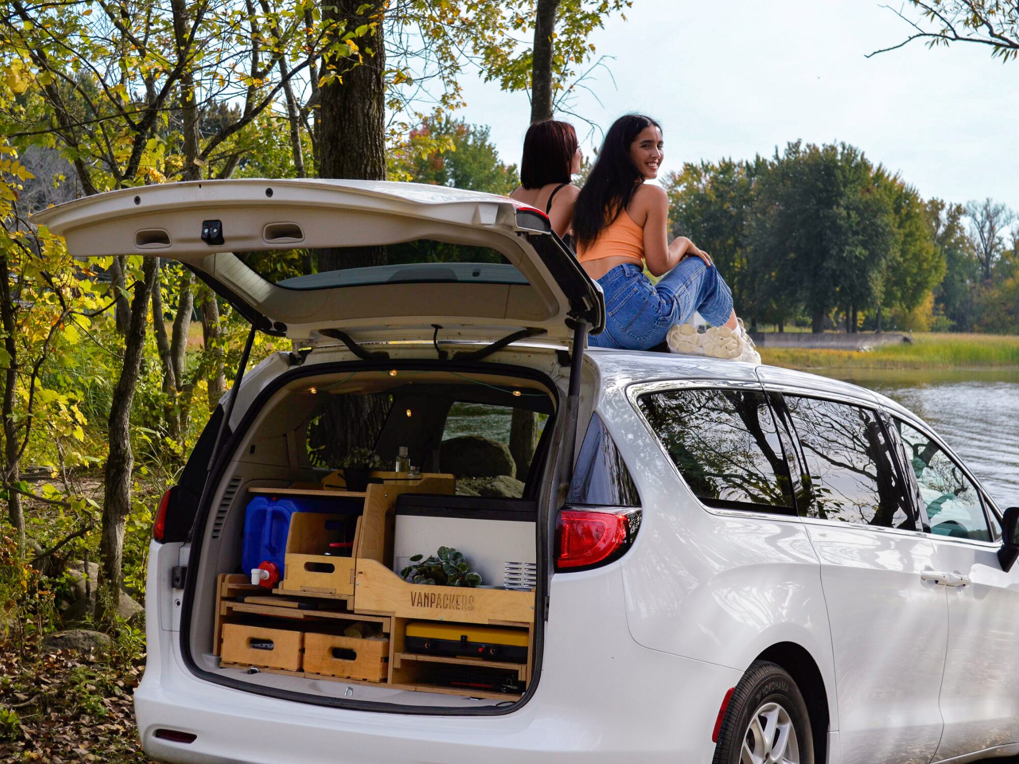 sortie en minivan aménagée en forêt au Québec