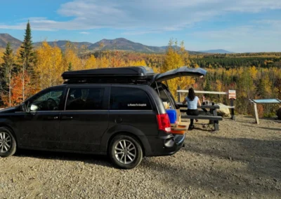 arrêt sur la route en road trip au quebec